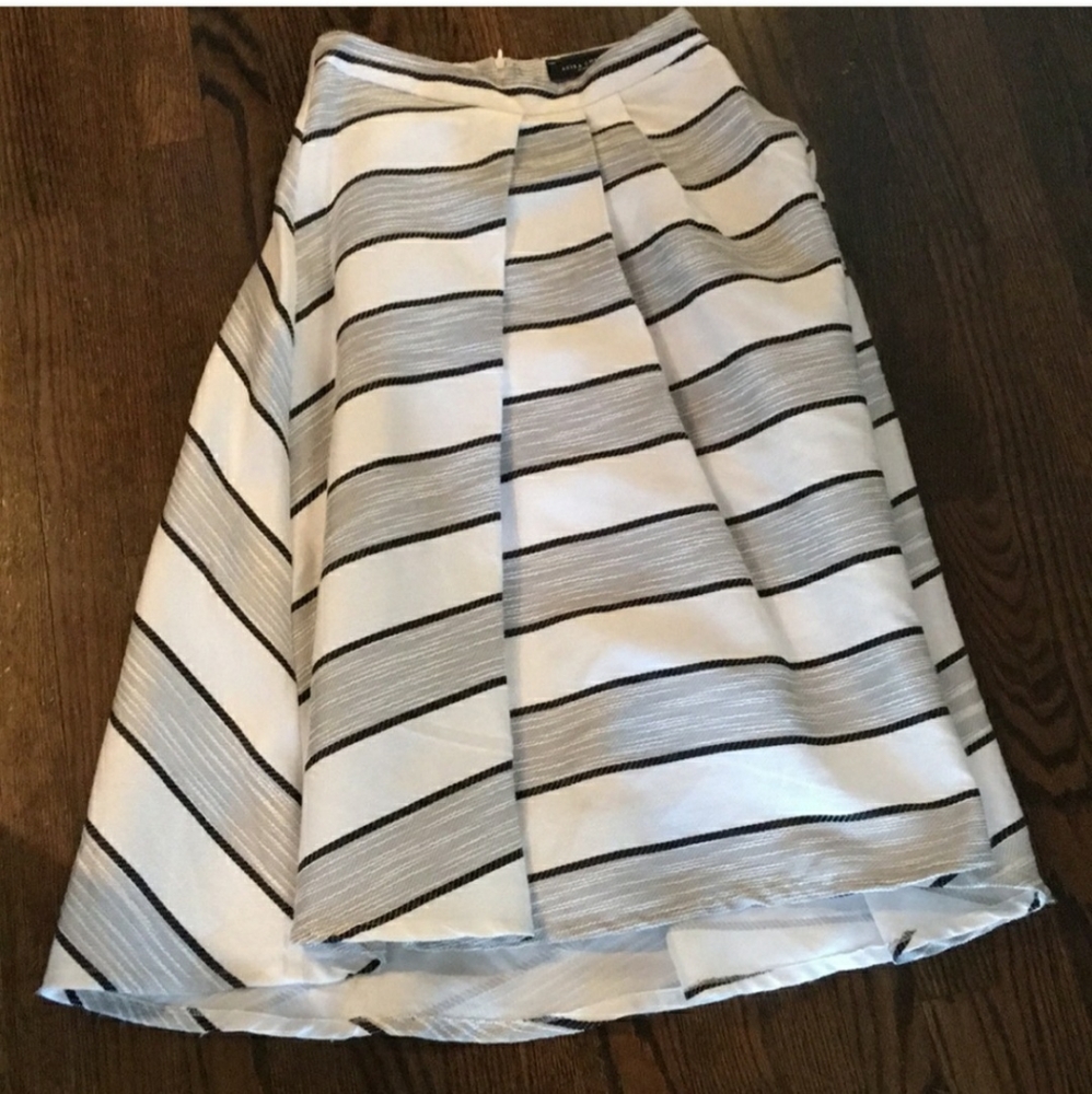 Black Label Akira tailored skirt
